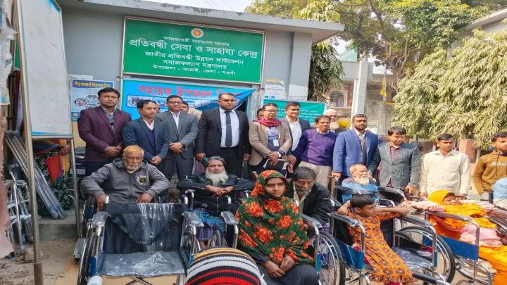 আত্রাইয়ে ৩৩ প্রতিবন্ধী পেলো সহায়ক উপকরণ